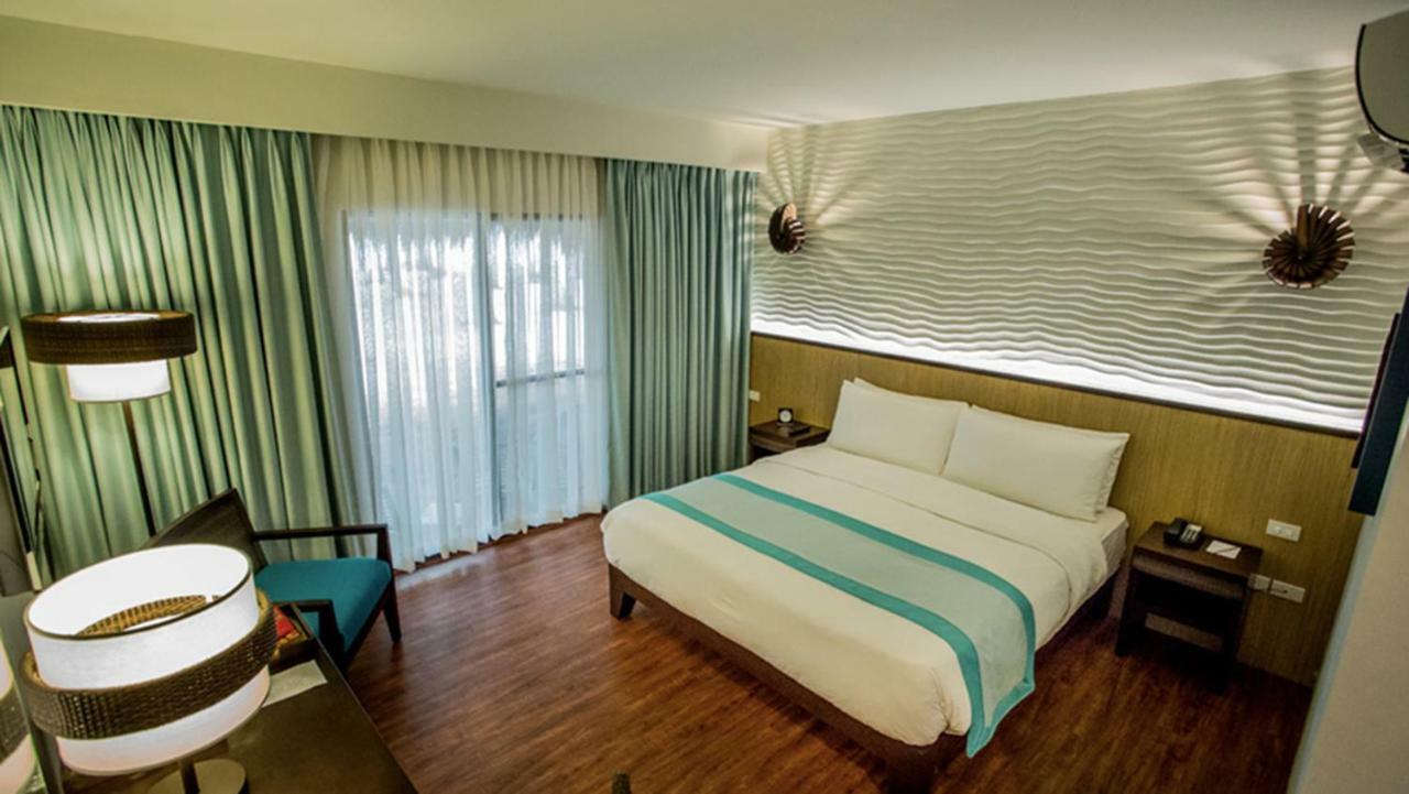 Oceanica Resort Panglao, Bohol Kültér fotó Deluxe Room