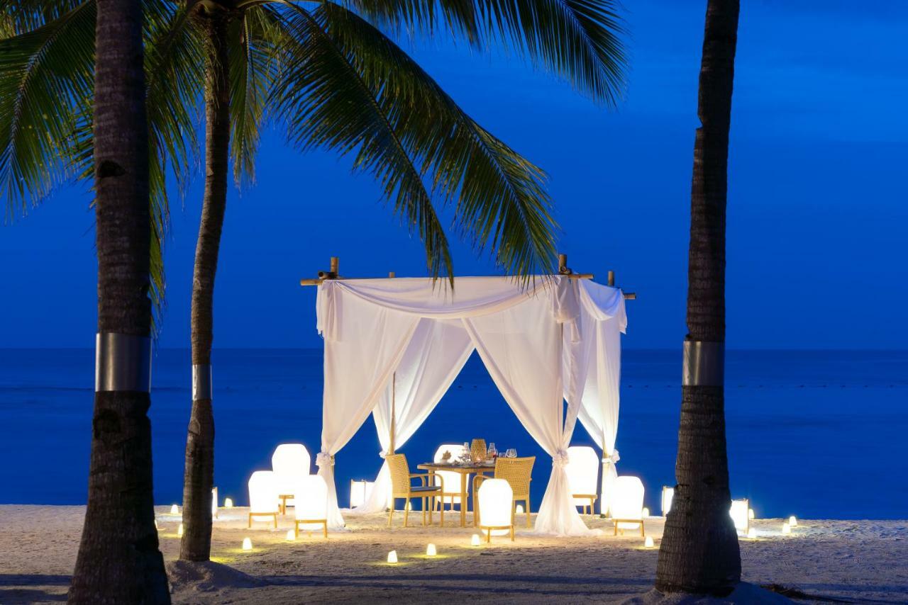 Oceanica Resort Panglao, Bohol Kültér fotó A beachside dining experience at the resort