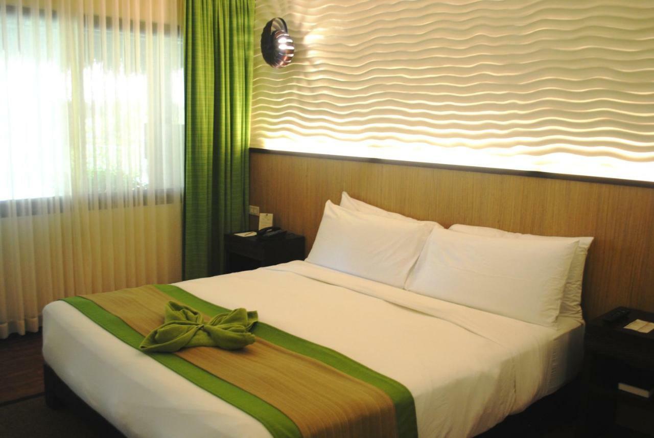 Oceanica Resort Panglao, Bohol Kültér fotó A room at the hotel