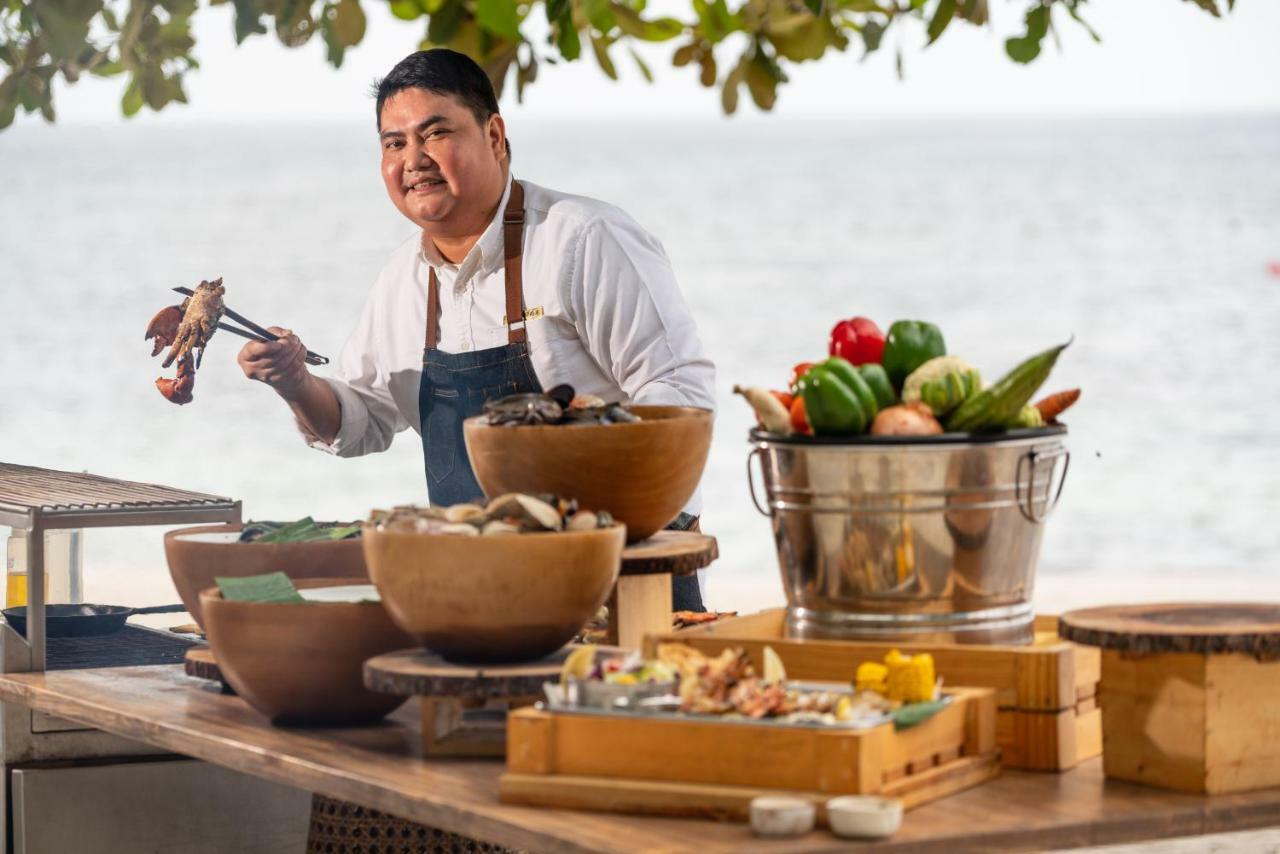 Oceanica Resort Panglao, Bohol Kültér fotó Chef preparing food at the hotel